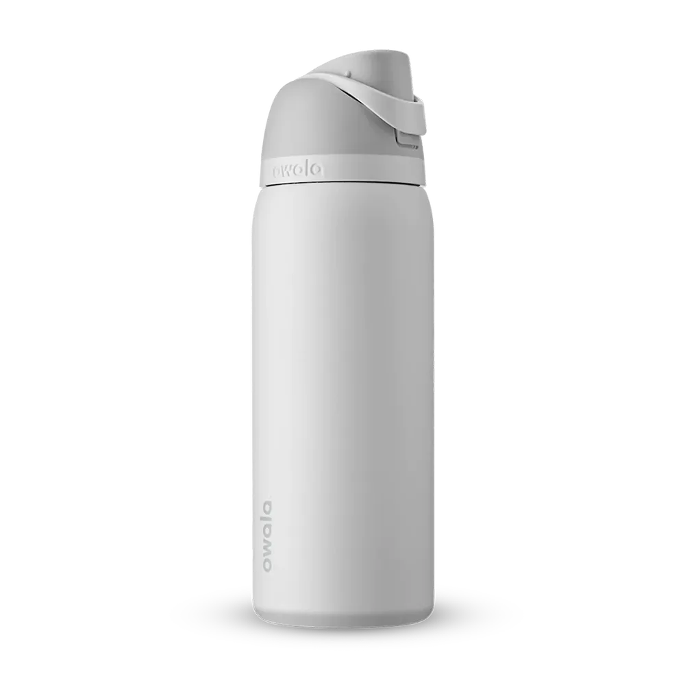 Owala 32 oz Freesip Bottle in Shy Marshmellow